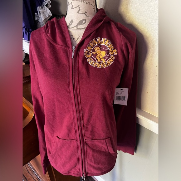 ❤️ NWT CLEVELAND CAVALIERS
Women's Medium Retro Sir CC full zip Hoodie - Picture 2 of 5